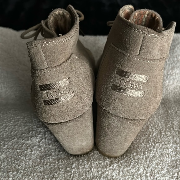 Boots - Picture 1 of 5